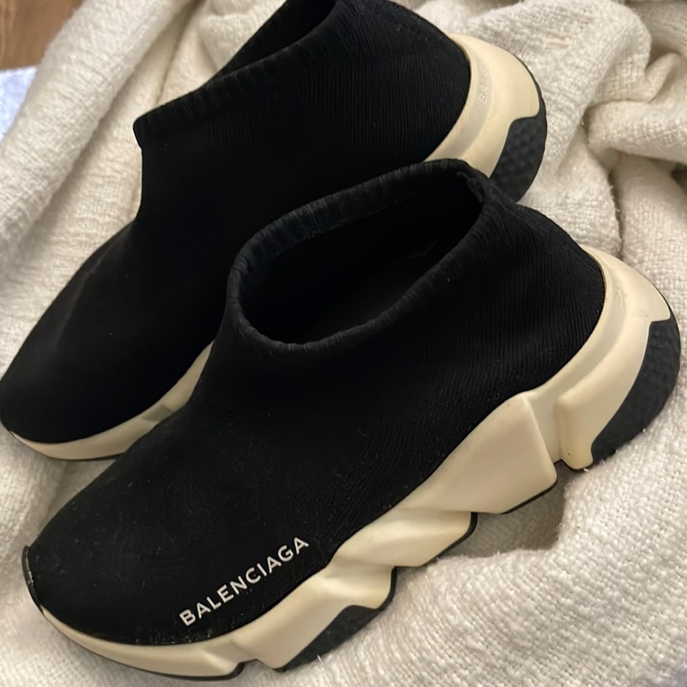 WOMEN'S SPEED RECYCLED KNIT SNEAKER IN BLACK/WHITE